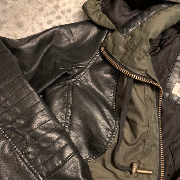 ‼️SOLD‼️Garage khaki urban bomber fall spring coat. - Picture 7 of 8